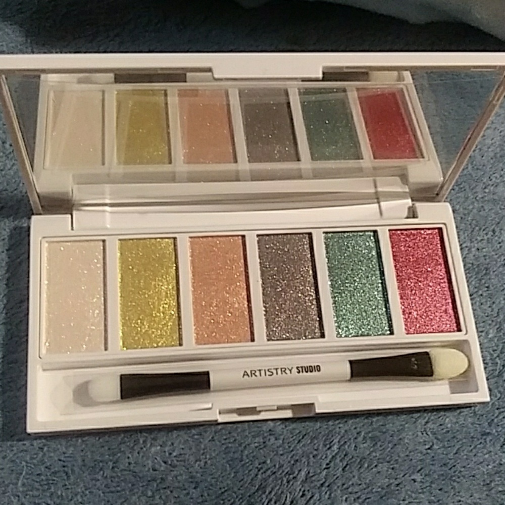 Make up pallet new never used amway